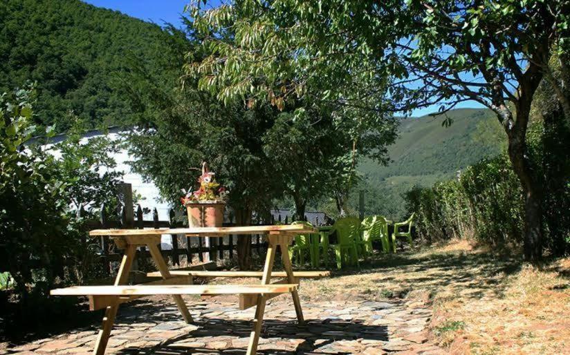 Casa Rural La Fuente Tejedo del Sil ภายนอก รูปภาพ